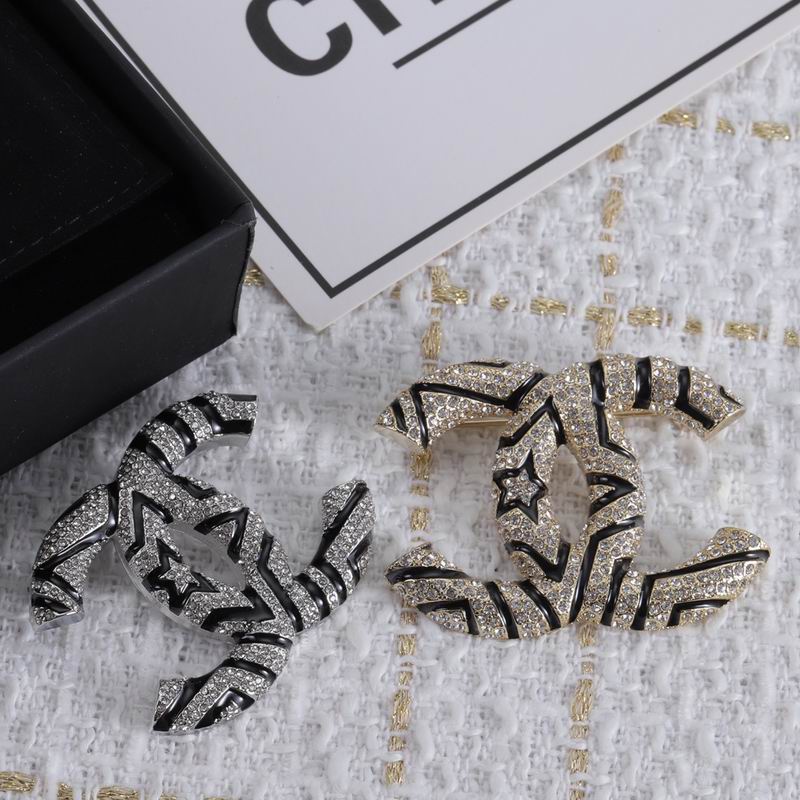 Chanel Brooch 1lyx21